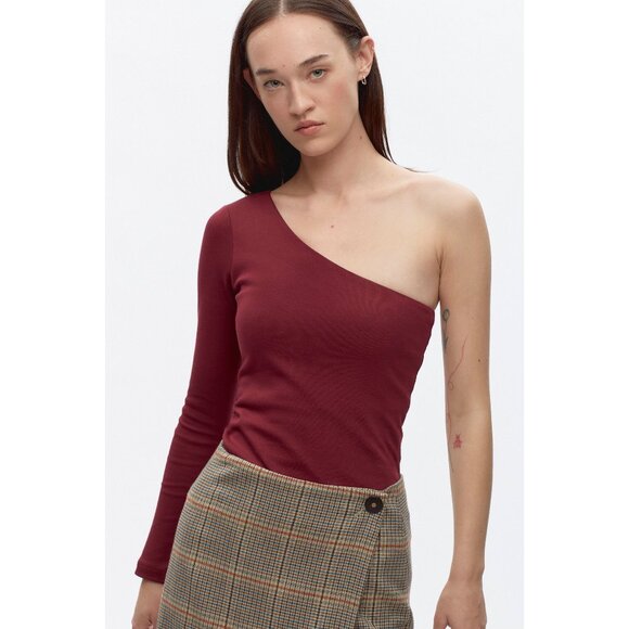 KOTN Tops - NWT Kotn Women's Faten Shirt in Burgundy